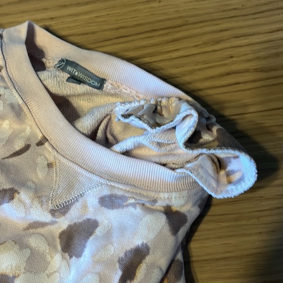 Wit & Wisdom Women’s Crewneck Top. Small. Pink Floral. - Picture 7 of 7
